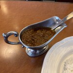 ロイヤルホスト - ビーフジャワカレーは昭和40年代から続くロイヤルのクラシックメニューで看板メニューの一つになってます。