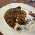 ロイヤルホスト - カレーはじっくり炒めたオニオンの甘みと約10種類のスパイスとハーブを使った後から辛さのくる美味しいカレーです。