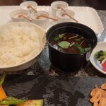 六角堂 - ご飯、赤だし、香の物
