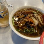 加納食堂 - 肉そば¥990とビール…ではなくウーロン茶