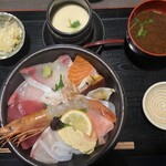総本山 - 日替わり海鮮丼（小鉢 茶碗蒸し 赤だし付き）1200円（大盛＋100円）