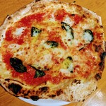 ピッツェリア メリプリンチペッサ - 熱々のマルゲリータ