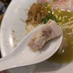 Ramen Break Beats - これ、なんだろう?醤油にも塩にも入ってない具材です。