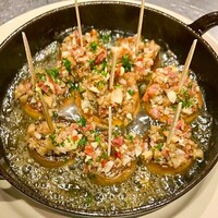 マッシュルームの鉄鍋焼き 生ハム風味