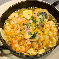 海老とアーティチョークのアヒージョ