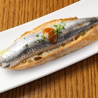 イワシの酢漬けのピンチョス 季節のフルーツのコンフィチュール