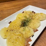 鍋･鉄板酒場あじと - ほっくりじゃがいもチーズ