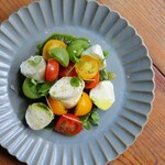 カラフルミニトマトとブッファラのカプレーゼ