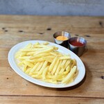 シンプルフレンチフライ（チェダーチーズ＆ケチャップ）