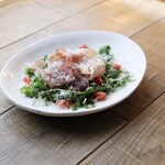 生ハムとルッコラとパルミジャーノのサラダ