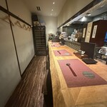 プラチナフィッシュ おもてなし Kakure - 男女が予約してたコース料理の前菜の品数も多くて美味しそうでした。デートにいいですね。