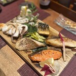 プラチナフィッシュ おもてなし Kakure - おすすめNo.1の【焼き魚プレート】それぞれ味付けも違って焼きたての香りと風味も感動　
