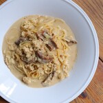 サルシッチャとポルチーニのクリーム