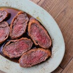 牛レアカツ　赤ワインソース