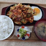 味の高針 - 料理写真:昼間っからヤバイ、スタミナ鉄板モツ焼き定食。