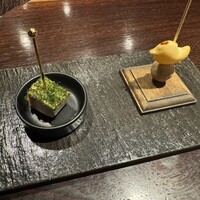 YAKITORI 燃 es - 前菜
                      右：鶏のリエット、クラッカー
                      左：鶏と里芋の松風焼き　◎