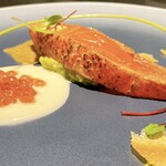 GRAND COMPTOIR - 複数のソースがありアボカドソースには鮨酢が使われています。
      クリームソースは燻製された香り。