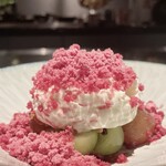 GRAND COMPTOIR - ブドウをシャーベット状にして振りかけます。