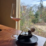 Restaurant Naz - 赤松の葉のお茶に松ぼっくりを煮出したシロップ