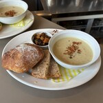 フードスタンド マガリ - たっぷりスープとパン（1,000円）