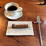 レストラン ナズ - コーヒーとヘーゼルナッツのケーキ