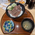 能加万菜 市場屋 - 能登牛丼