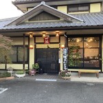 一茶 - お店の前は駐車場です