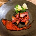 amnt - 大きな肉のかけら〜amntオリジナルトマトソース添え