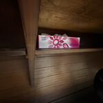 豚が1番☆脂が2番 - カウンター下にボックスティッシュ