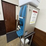 豚が1番☆脂が2番 - お水は奥右側の冷水機にてセルフ