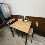 豚が1番☆脂が2番 - 2人掛けテーブル席