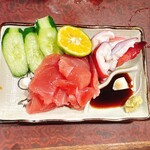 お食事処 しろま - タコとマグロの刺身です