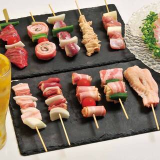 “ありたどり”の炭火焼鳥◎多彩な串をリーズナブルに提供！
