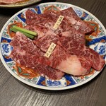 和牛焼肉 肉八 - 
