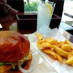 まん福ベーカリー 鉄ぱんバル - クラシックチーズバーガーセット