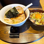 らぁ麺や 嶋 - ここで「炙り叉焼ごはん」が到着