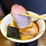 らぁ麺や 嶋 - 豚ロースの炭火焼きチャーシュー