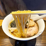 らぁ麺や 嶋 - 麺は店主さんの修行先の「支那そばや」さん謹製