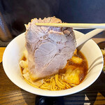 らぁ麺や 嶋 - 大きな豚肩ロース煮豚チャーシュー