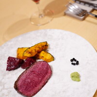 ◇ 黒毛和牛ランプの炭火焼 わさびと生粒胡椒（＋¥1500/1P）