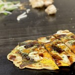 お好み焼き ふじや - ※ おばちゃんに、半分もらった「豚ピリ焼き」ദ്ദി˙◡･)
      ( ☉д⊙) これ旨っ！
      今気づいたけど、白コショウ合いそう！