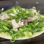 お好み焼き ふじや - 「ふじや」さんの「すじ肉」のダイレクトな旨さは各別やね
      甘辛く煮込むでもなく、ダイレクトに肉を感じれる
      (๑˃̵ᴗ˂̵)و !