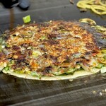 お好み焼き ふじや - 醤油ダレでこんがり香ばしい
      ソース味とは真反対の、香ばしさを楽しむ1枚やね
      ( ˃̵ᴗ˂̵ )