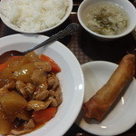 中華料理桂林酒苑 - 鶏もも肉と大根醤油煮込：780円