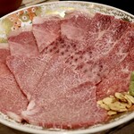 焼肉 六甲園 - 六甲園盛り 塩3種(トモ三角 クリミ 千本筋)とシャトーブリアン