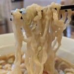 純手揉み中華 れん - まさに「踊るような食感」の太ちぢれ麺