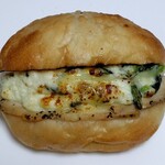 ブーランジェリー ル シェル - バジルチキンとほうれん草