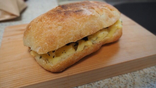 BAKERY & BISTRO CRUST 本荘店 &ndash; 本格パンとカフェでくつろぐ