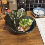 大衆酒場 もつ焼きと肉刺し ぶた横丁 - 