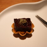 リュストル - 牛ホホ肉と人参のタルト